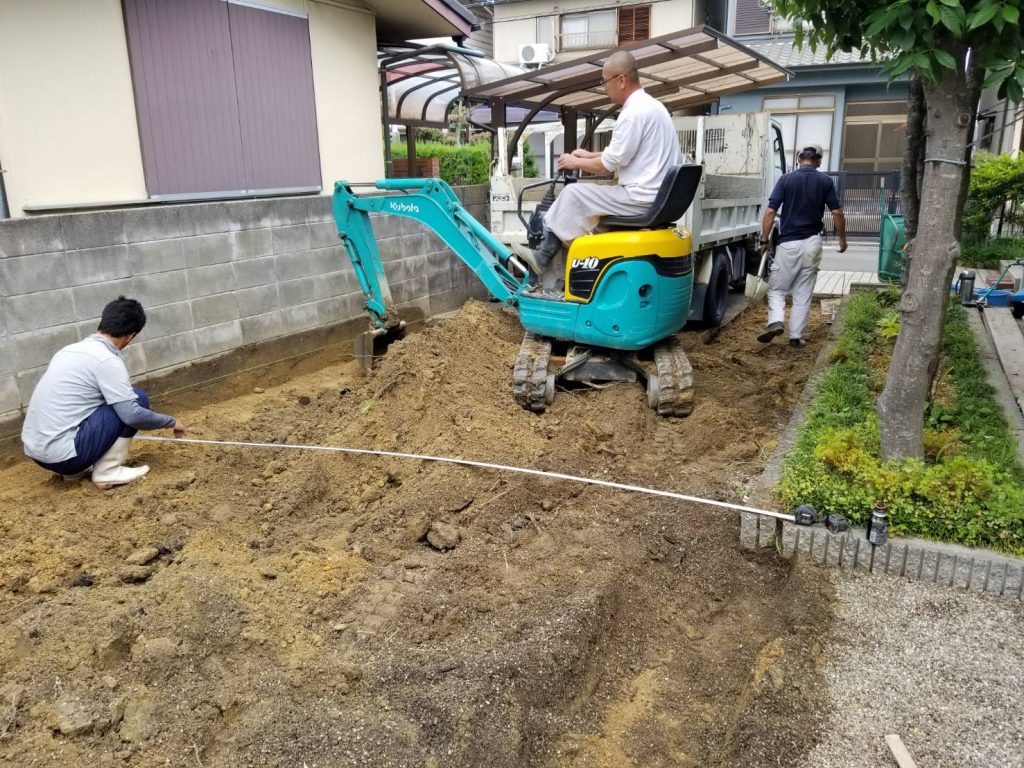 Ｈ様駐車場工事中４